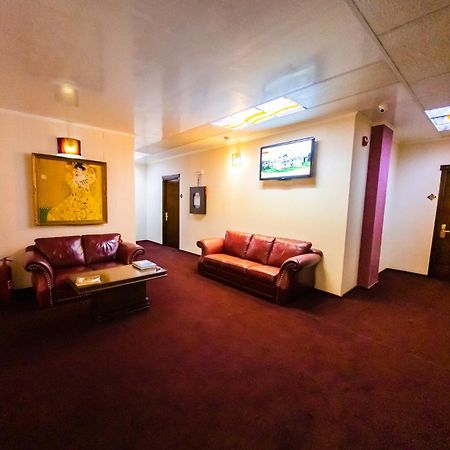 Daily Plaza Hotel Suceava Exterior foto