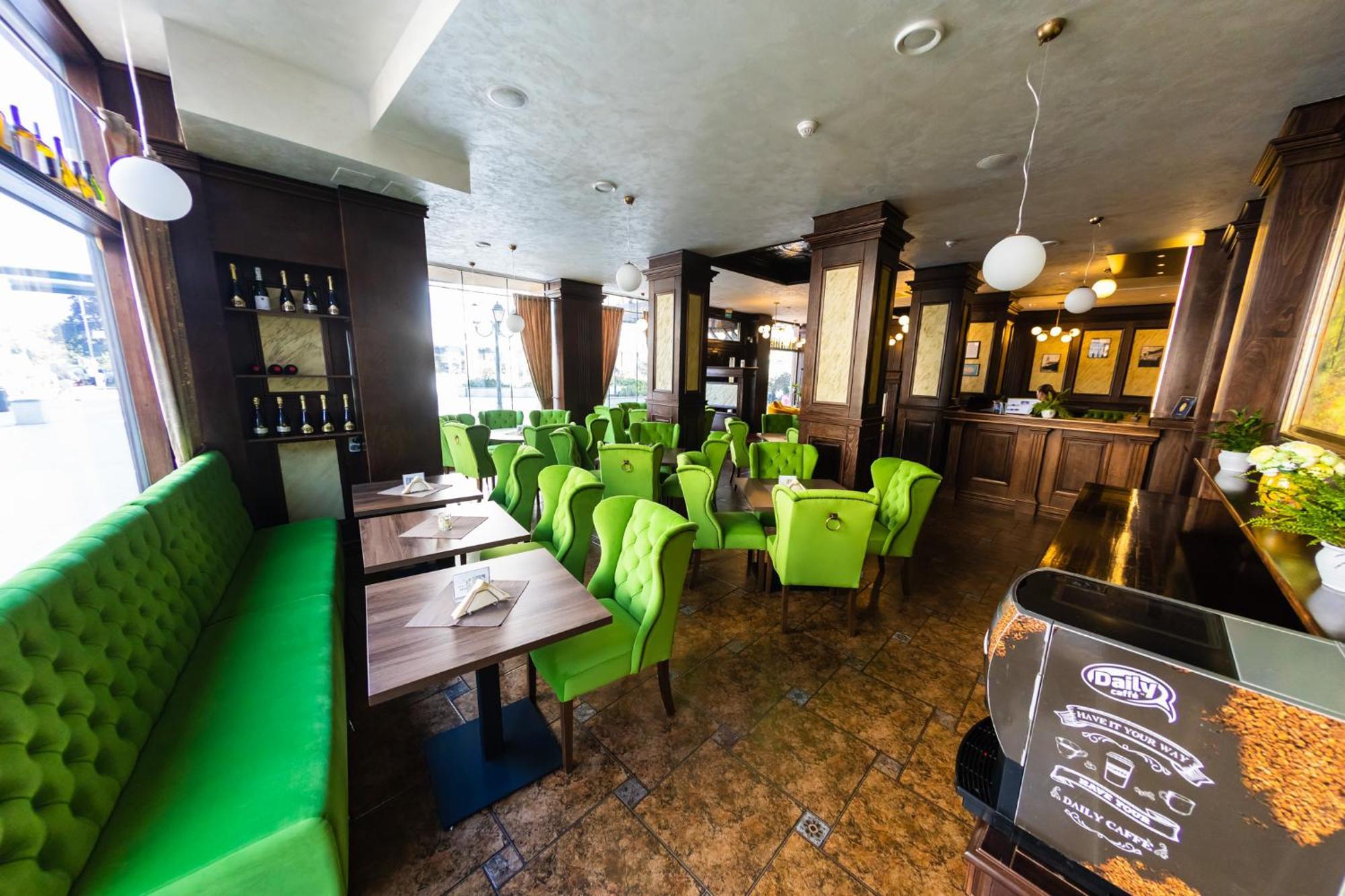 Daily Plaza Hotel Suceava Exterior foto