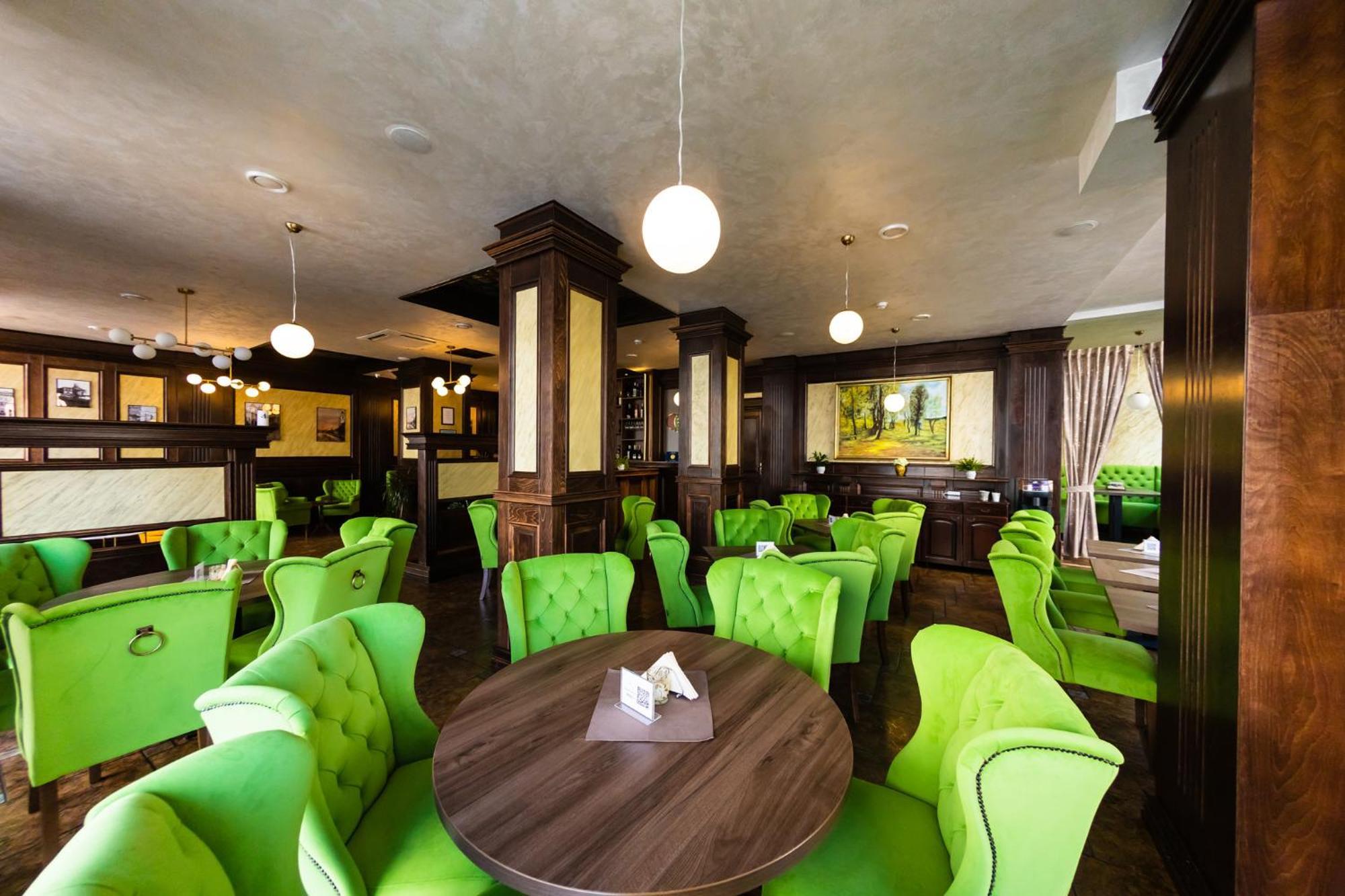 Daily Plaza Hotel Suceava Exterior foto